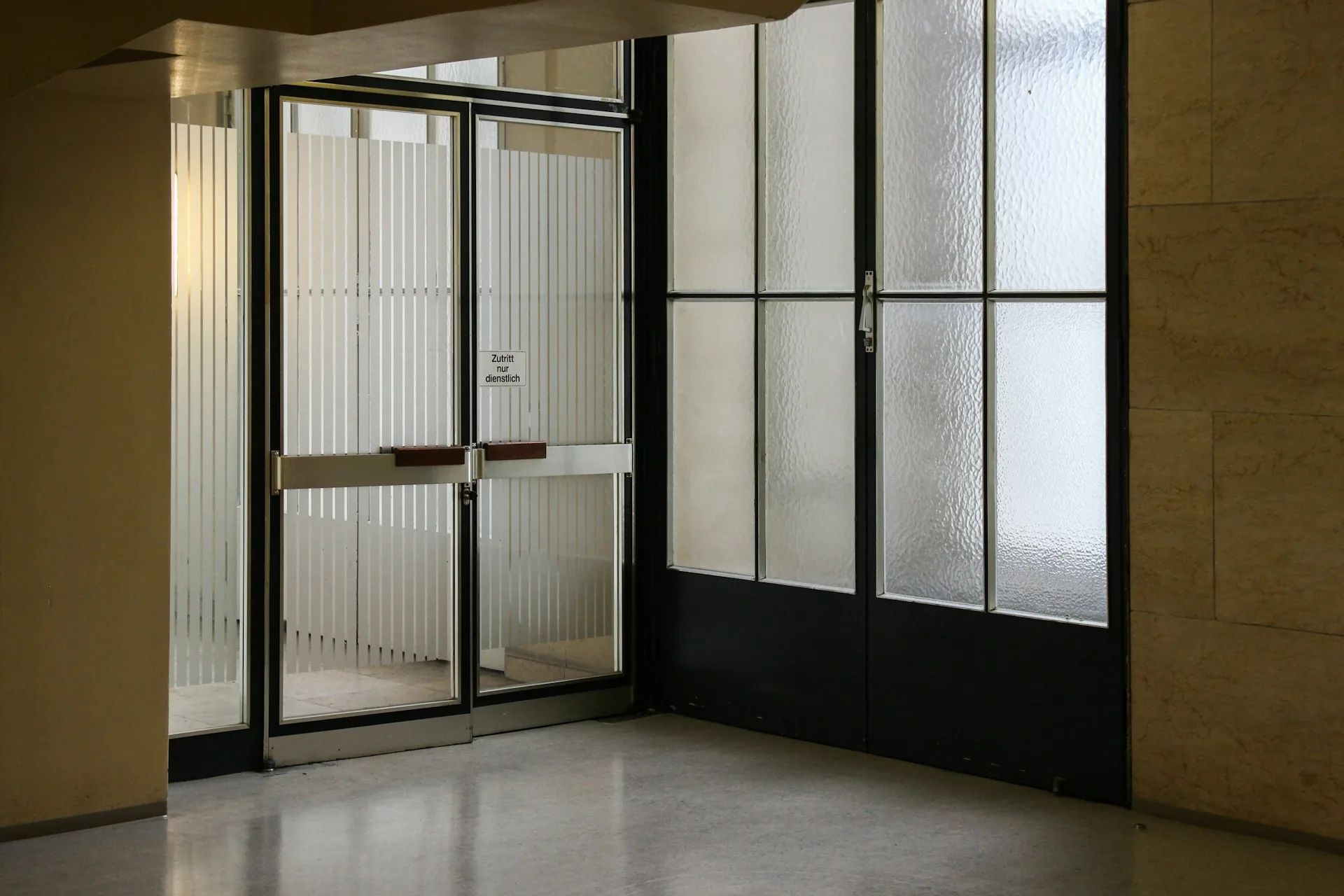 commercial-glass-door-installation-toronto