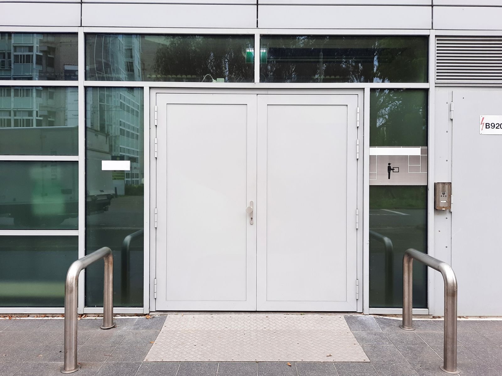 commercial-storefront-glass-windows